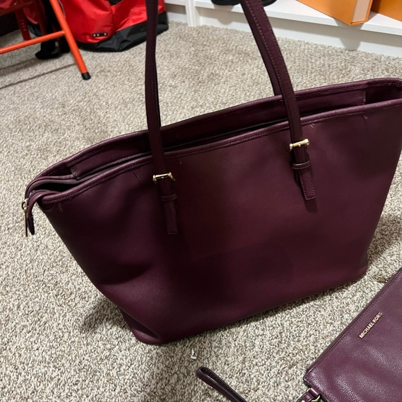 Micheal Kors Bag and Wristlet Set - Picture 9 of 13